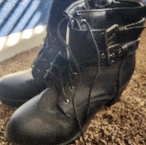 Black, short boots by Wetseal.. - Picture 4 of 4